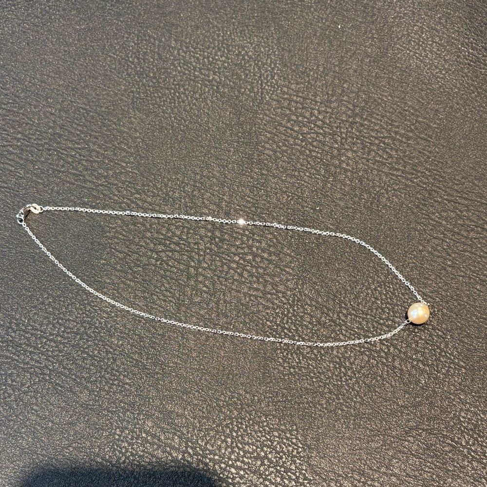 Elegant white gold Necklace with pink pearl